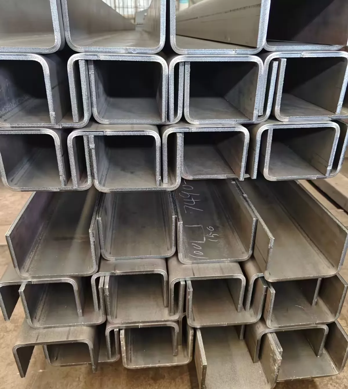 U канална стомана